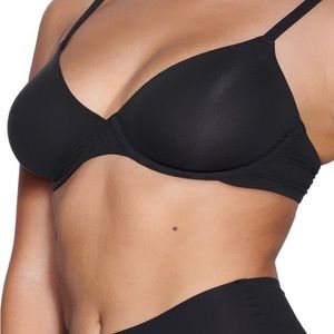 SKIMS FITS EVERYBODY T-SHIRT BRA | ONYX × 1
ONYX / 34 / C